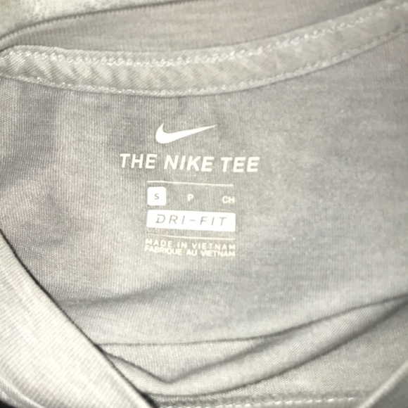 Grey nike shirt - Picture 3 of 3